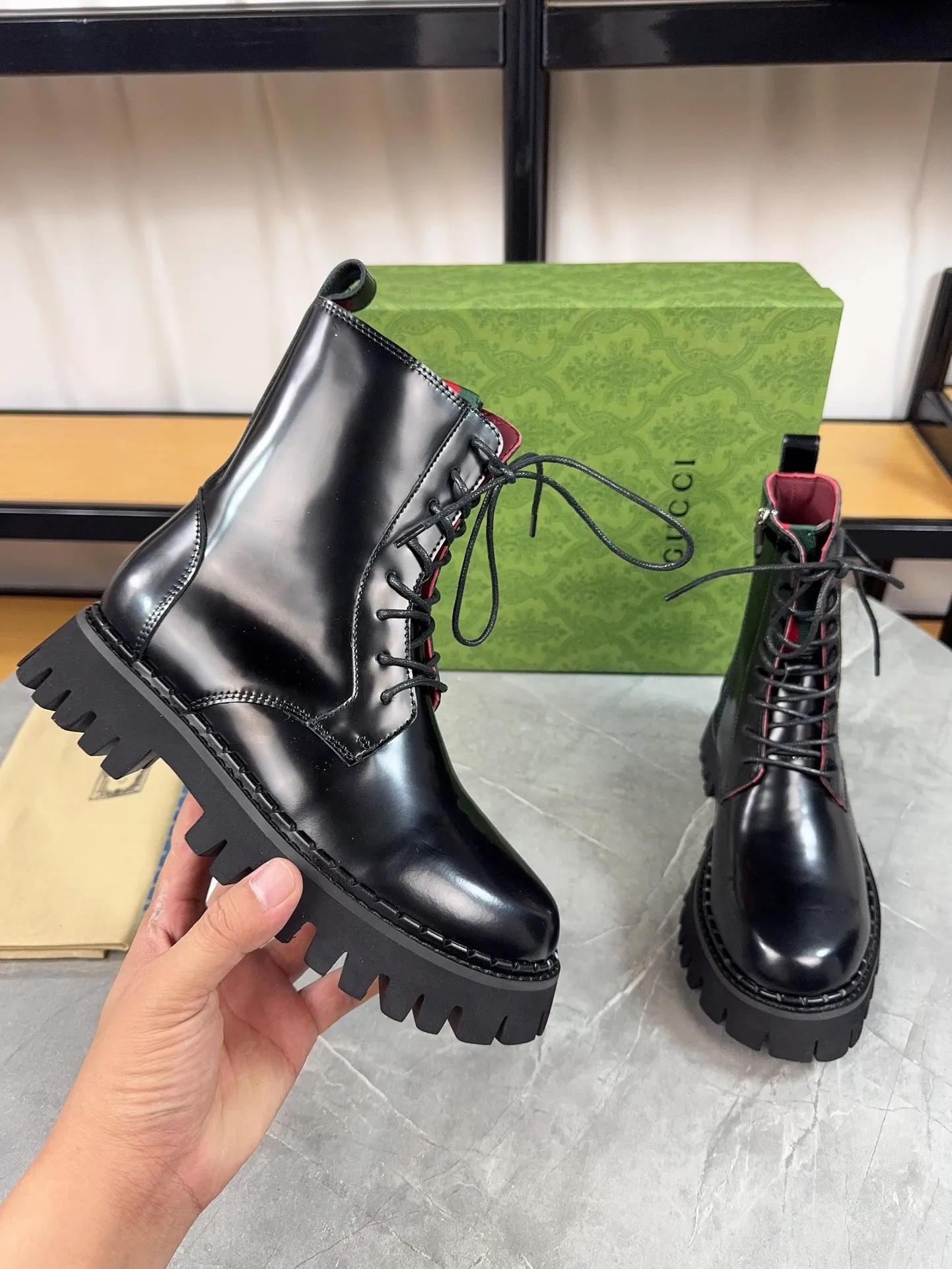 Men's shoes 💰640💰 New model from Gucci, double GG groove thick-soled loafers. The original version is made 1:1. Super beautiful quality, classic model at the counter. ❶Upper: original open-edge beaded cowhide ❷Inner lining: water-dyed cowhide ❸Feet: water-dyed cowhide ❹Outsole: ultra-light original sole ❺thick sole heightening: 3.5cn ❻Packing: original packaging ❼Number: 35-42 (41 41 customized, non-refundable) Men's model: 38-46 (45, 46 customized, non-refundable)